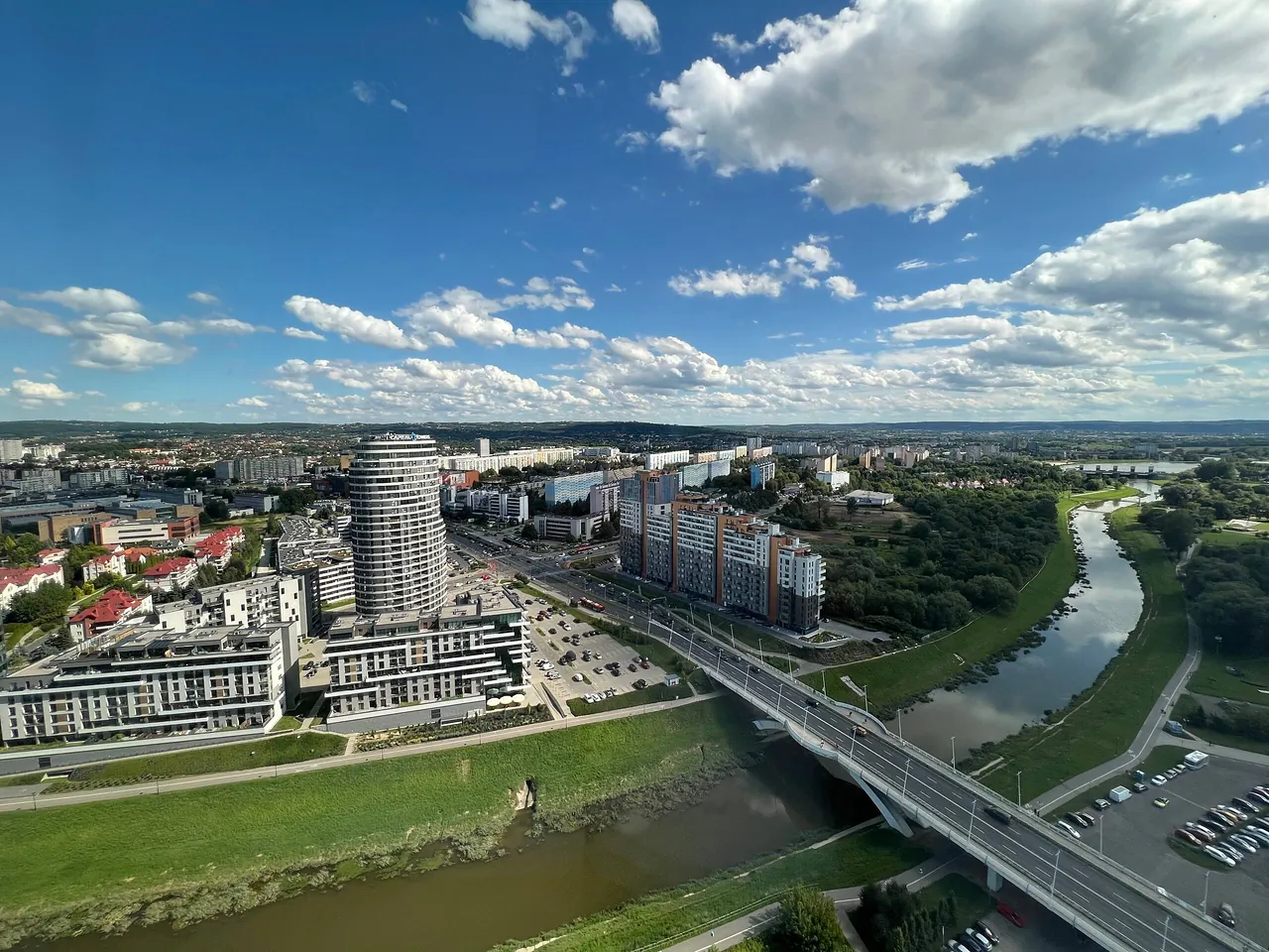 Widok z 25. piętra na Wisłok i Olszynki w Rzeszowie